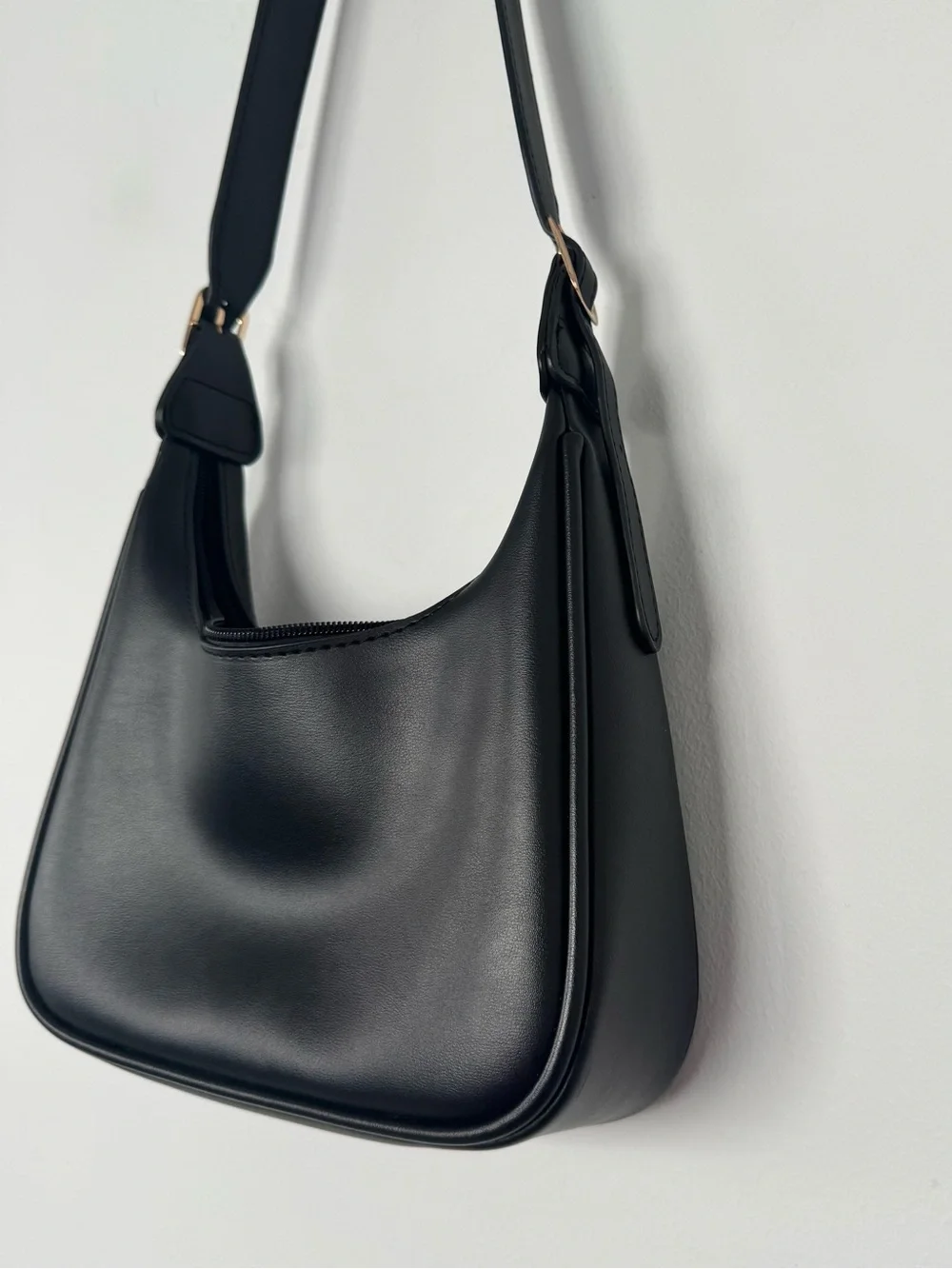 Black Y2K Shoulder Bag Purse Gold Details Minimalist Curve Hobo Faux Leather